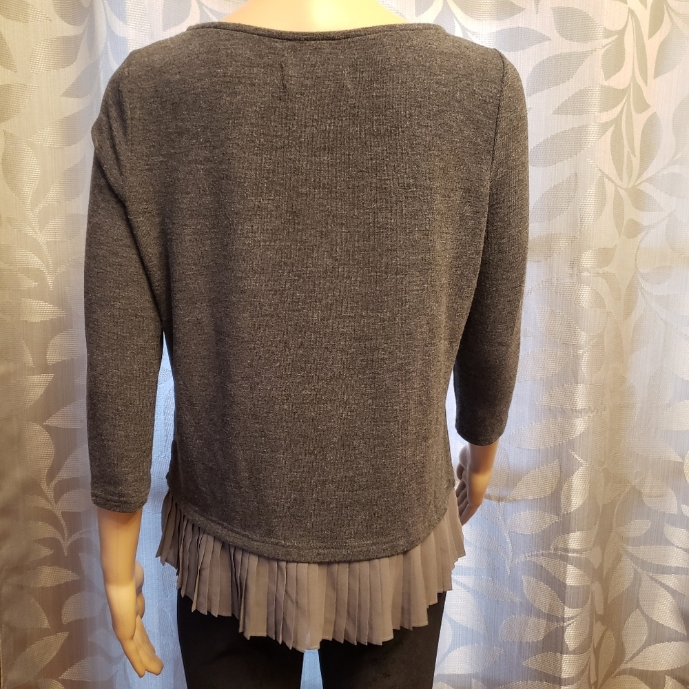 Gray Sweater with Pleated Ruffle Bottom - Picture 5 of 12